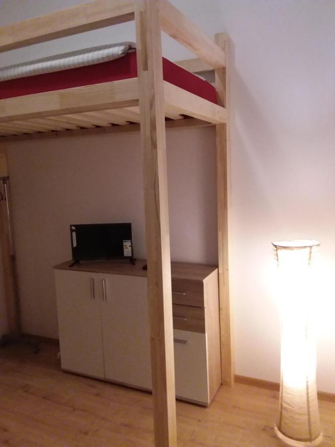 Living In The Box Hostel Berlijn Buitenkant foto
