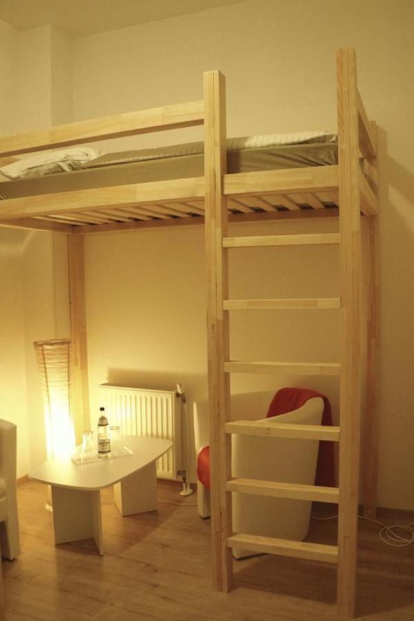 Living In The Box Hostel Berlijn Buitenkant foto