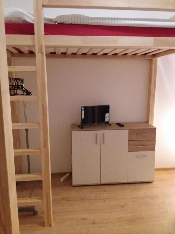 Living In The Box Hostel Berlijn Buitenkant foto