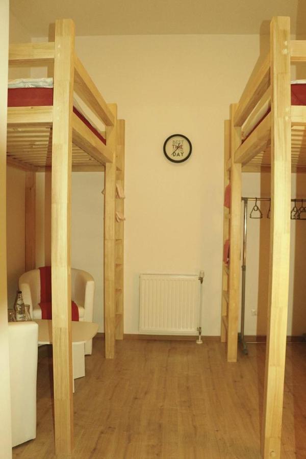 Living In The Box Hostel Berlijn Buitenkant foto