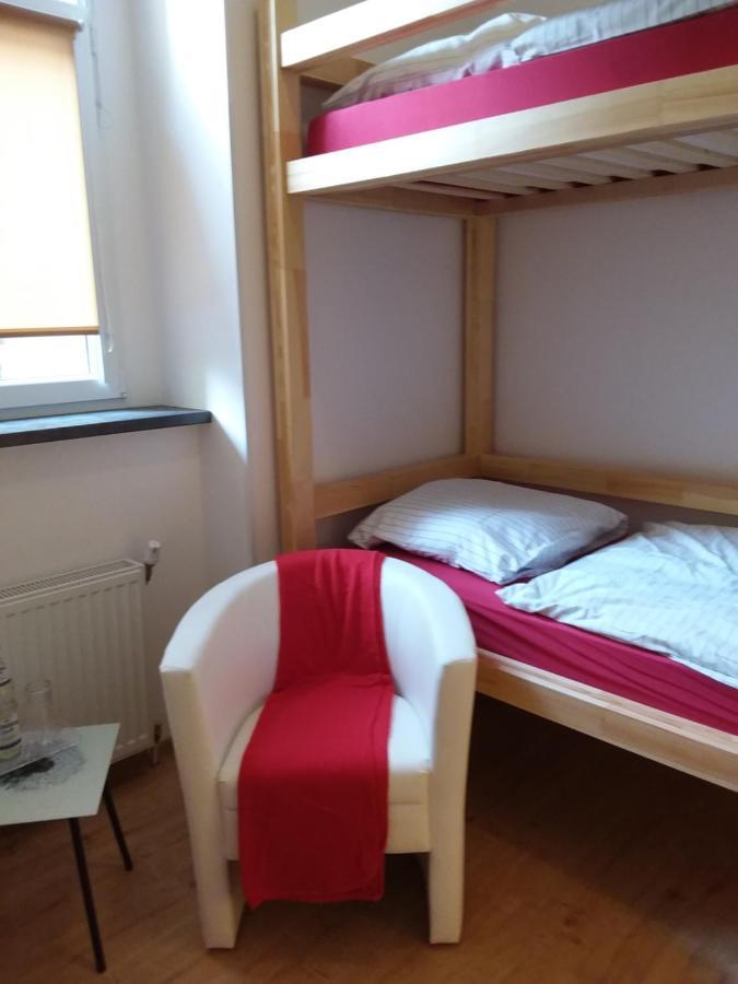 Living In The Box Hostel Berlijn Buitenkant foto